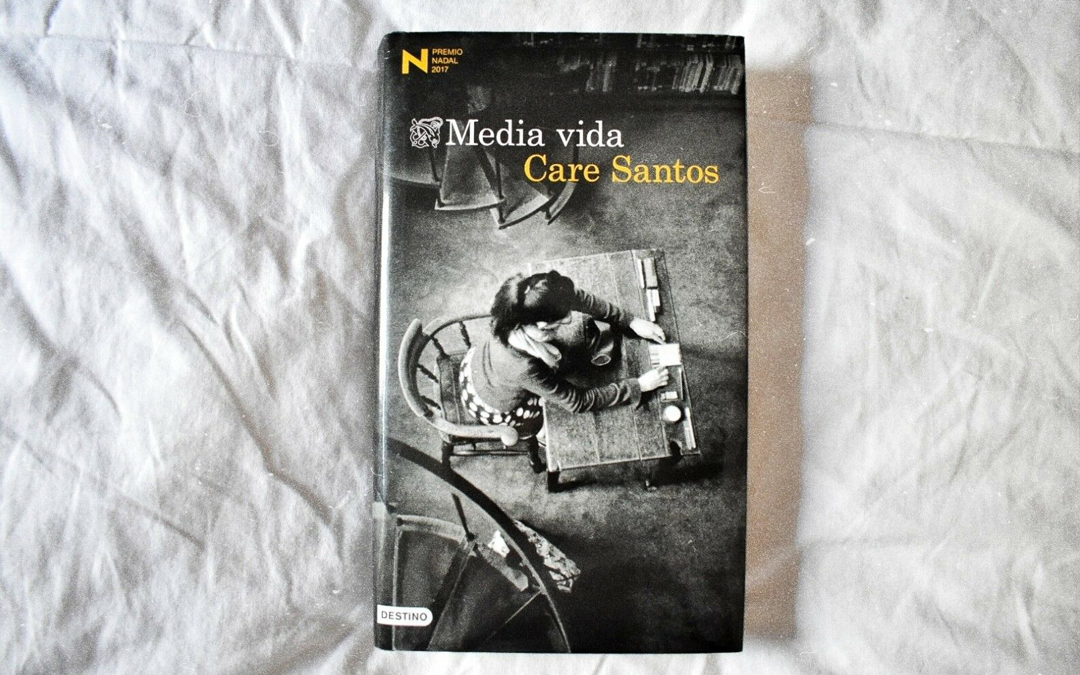 “Media vida”. Care Santos.